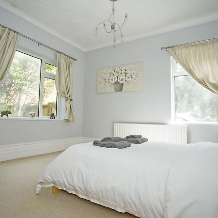 Large 2 Bedroom Apt - Near Beach - Free Parking 伯恩茅斯 外观 照片