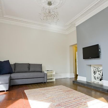 Large 2 Bedroom Apt - Near Beach - Free Parking 伯恩茅斯 外观 照片