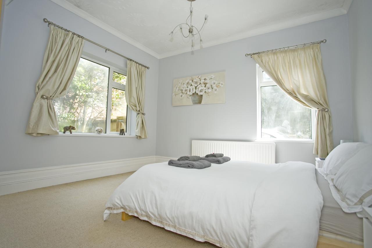Large 2 Bedroom Apt - Near Beach - Free Parking 伯恩茅斯 外观 照片