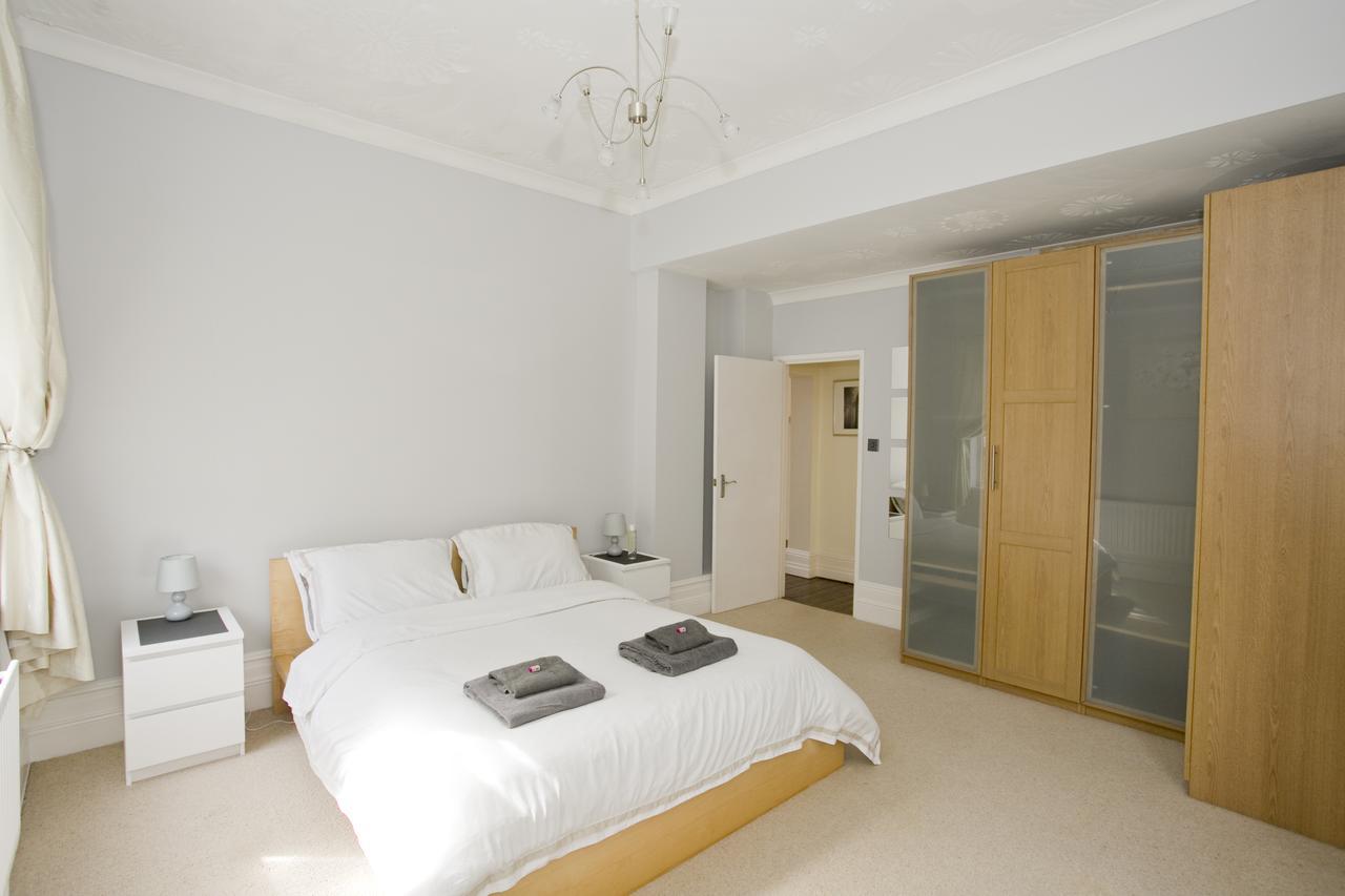 Large 2 Bedroom Apt - Near Beach - Free Parking 伯恩茅斯 外观 照片