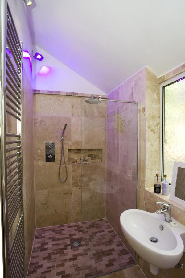 Large 2 Bedroom Apt - Near Beach - Free Parking 伯恩茅斯 外观 照片