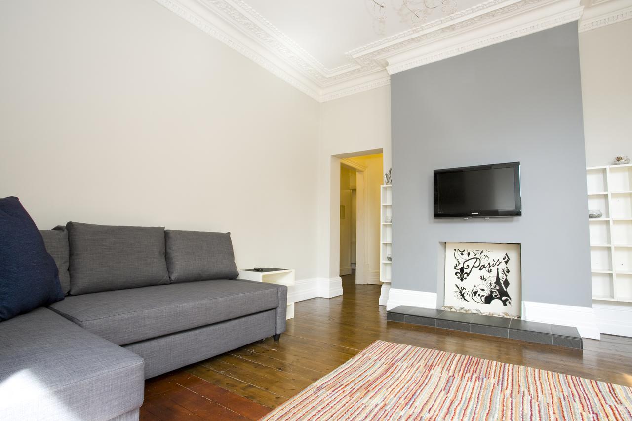 Large 2 Bedroom Apt - Near Beach - Free Parking 伯恩茅斯 外观 照片
